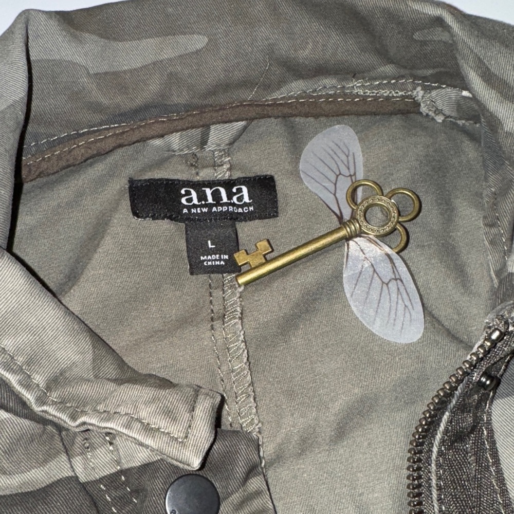 a.n.a Women's‎ Green Camouflage Utility Jacket - Picture 2 of 11